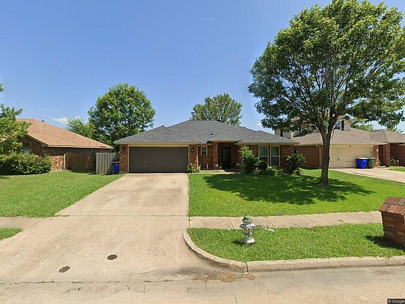 3rd image of 726 Stacie Ln