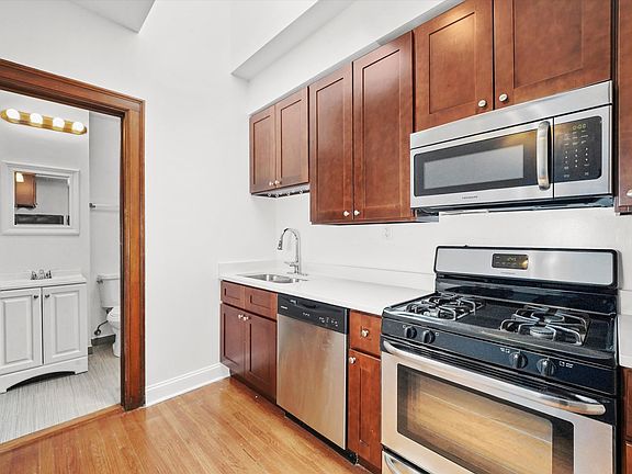 4th image of 3048-50 N Milwaukee Ave #3050-2F