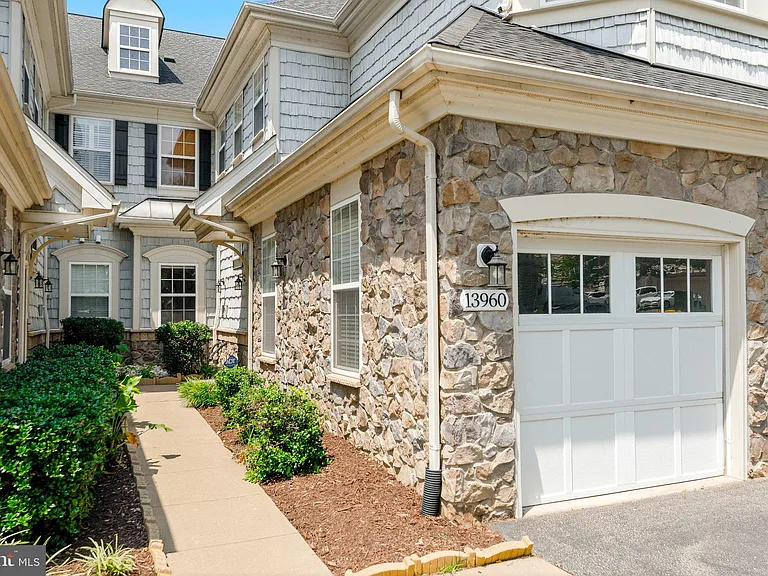 13960 Greendale Dr — Photo 3