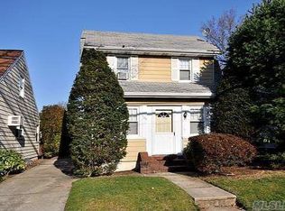 105 Crocus Ave, Floral Park, NY 11001