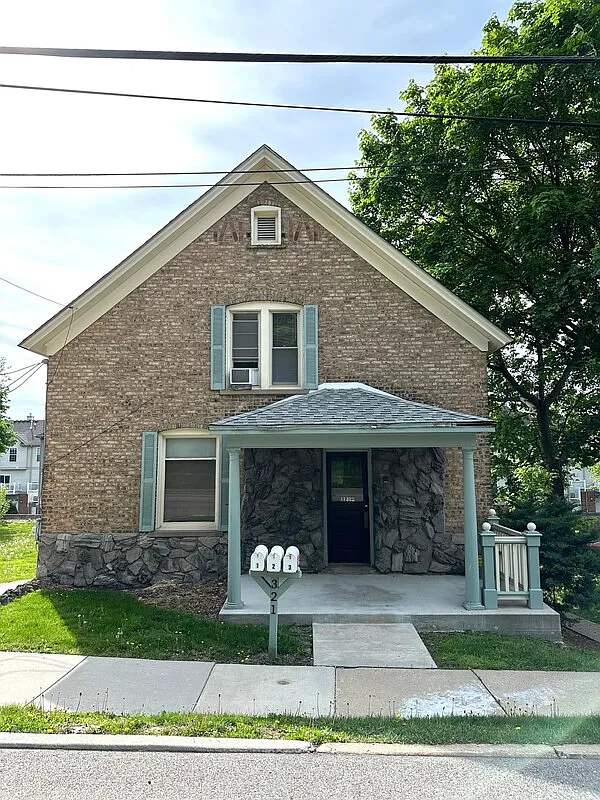 2 bed, 1.0 bath, 750 sqft, $1,525 — Photo 1