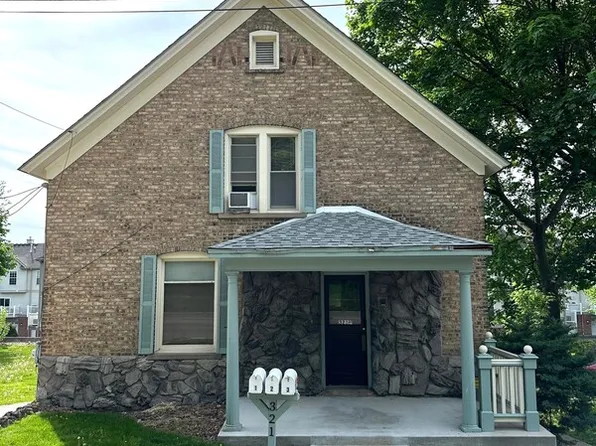 321 N Main St APT 3, Algonquin, IL 60102