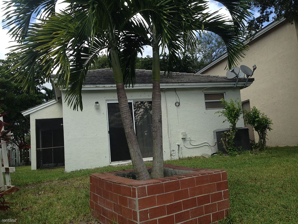 2nd image of 840 NW 98th Ave