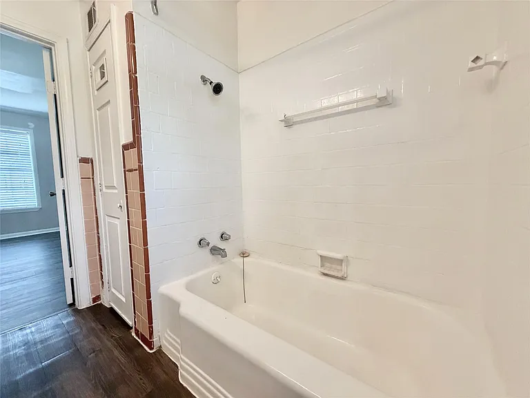 218 W 15th St #L — Photo 11