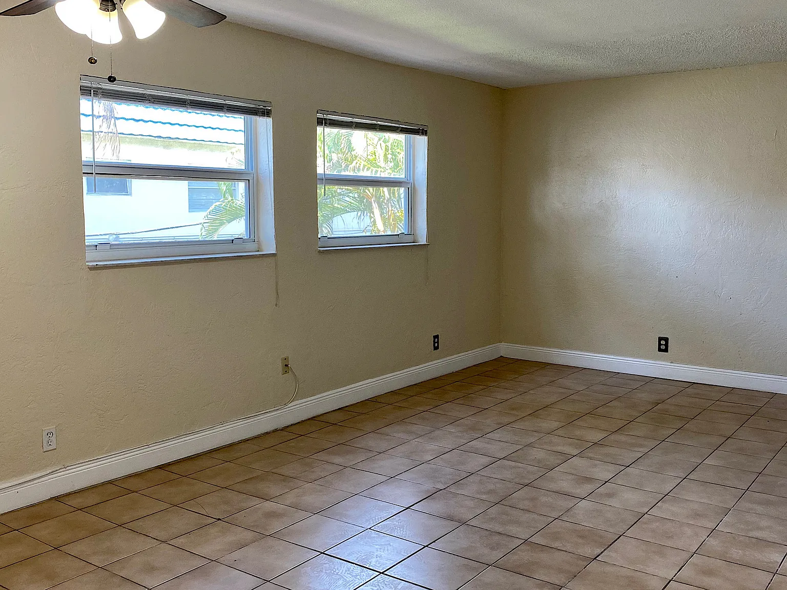 El Sol At Main Street 4061 #28 (Ellia Corp) - 516 — Photo 2