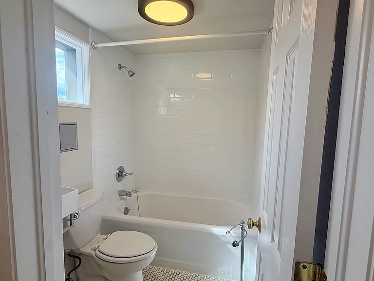 1345 N Franklin St #3 — Photo 4
