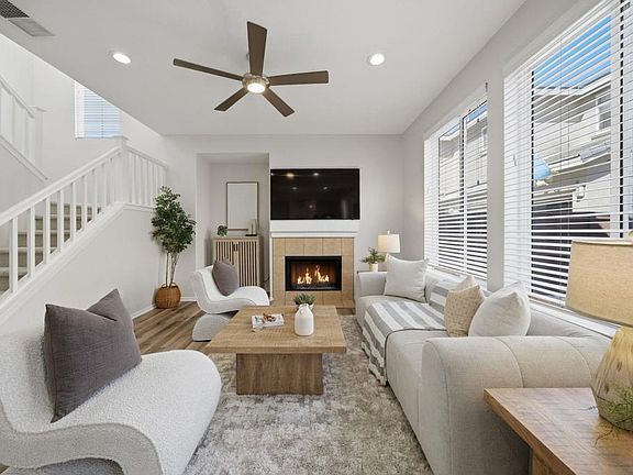 2nd image of 2855 Bear Valley Rd