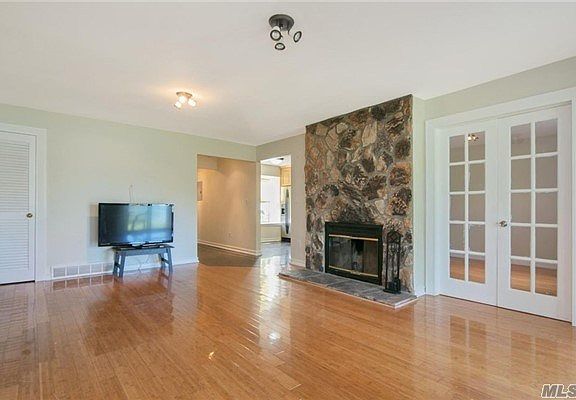 4th image of 501 Panorama Dr