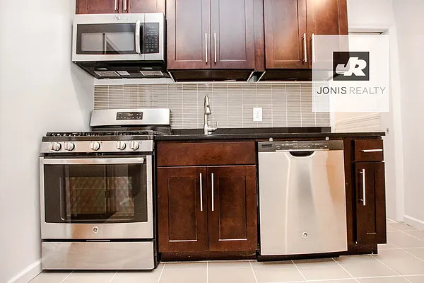 Rented by Jonis Realty | media 5