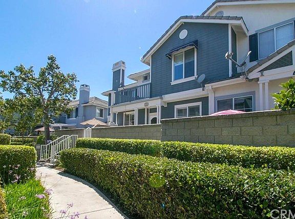 3rd image of 44 Breakers Ln