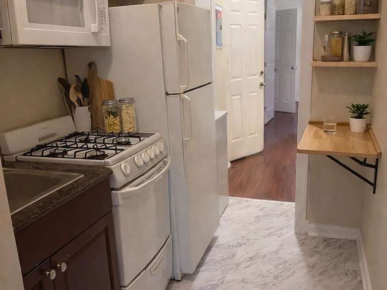 1106 Queen St NE #4 — Photo 6