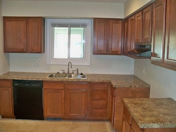 3rd image of 2451 Potomac Ln