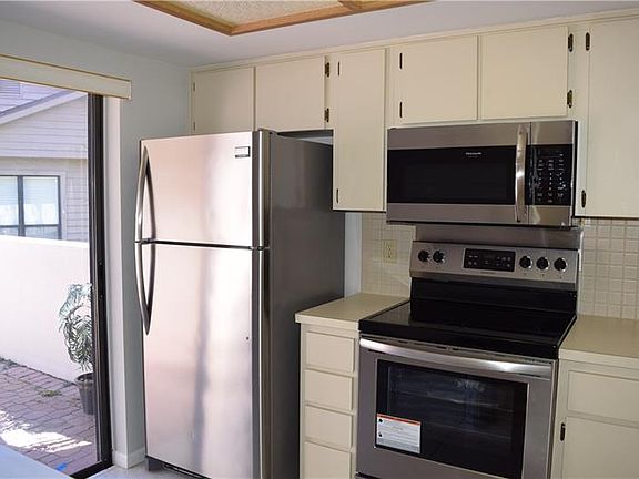 5th image of 725 Oak Park Pl