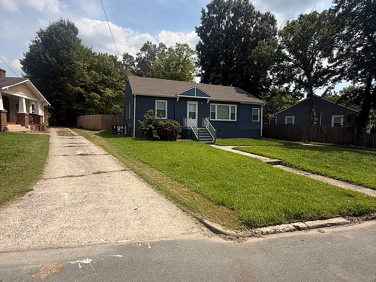 209 Highland Ave — Photo 2