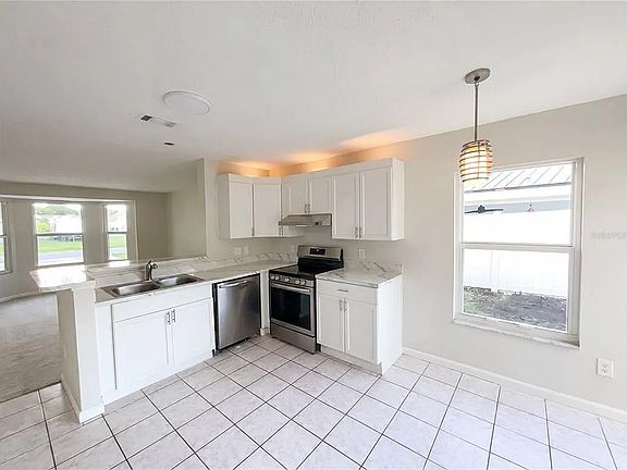 4th image of 143 Coralwood Cir