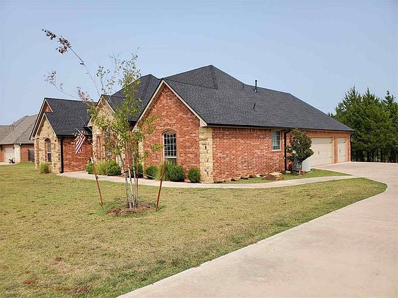 3rd image of 1002 Baybrook Dr