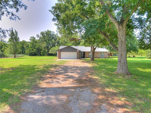 3rd image of 17061 Winding Creek Dr