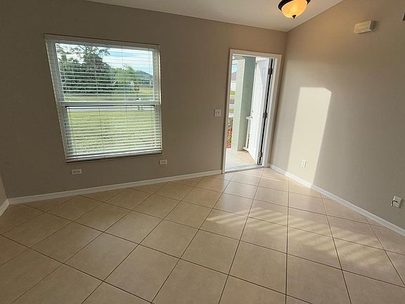 4th image of 621 NW 17th Pl