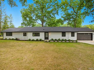 5190 Westcombe Ln, West Bloomfield, MI 48324