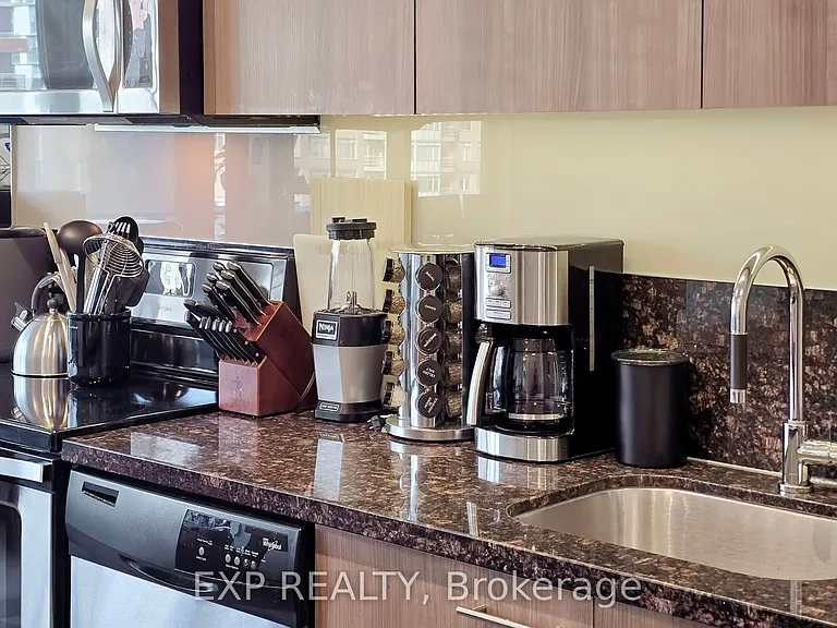 390 Cherry St #503 — Photo 17