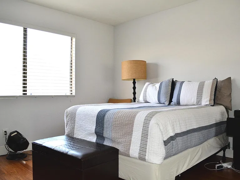 2491 Purdue Ave #201 — Photo 32
