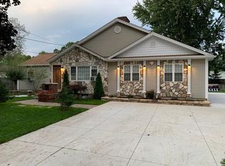 23 Dover St, Agawam, MA 01001