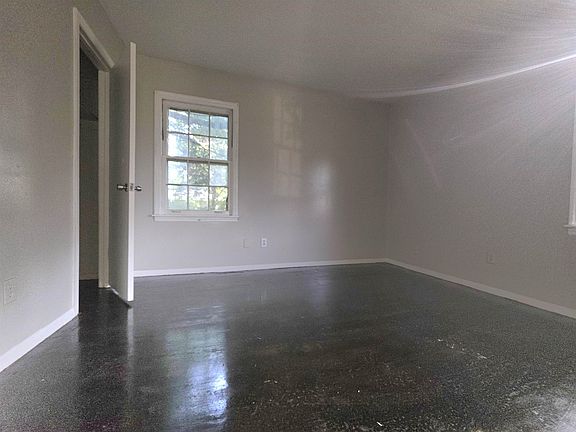 5th image of 2070 Willow Wood Ave