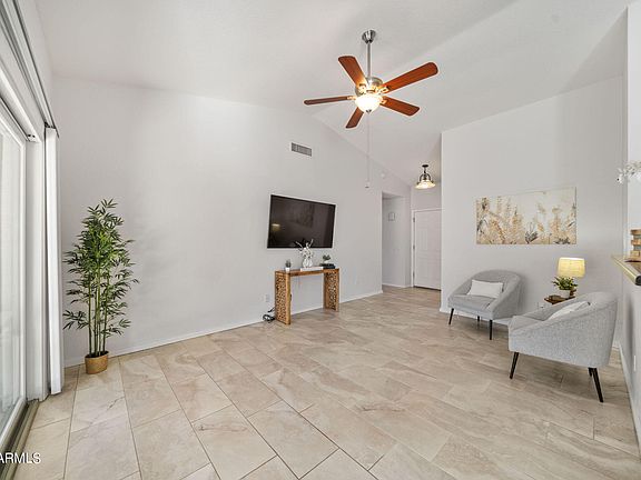 4th image of 1961 E DORAL Drive
