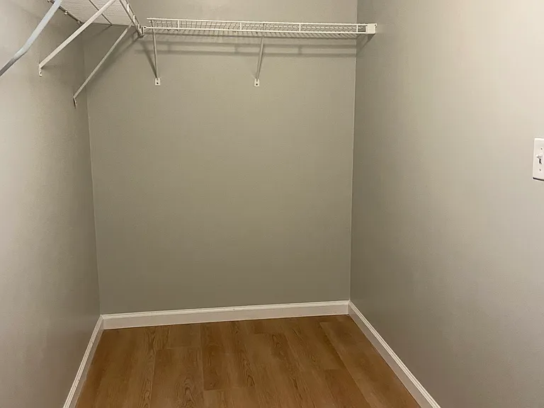 1112 Fountain View Cir — Photo 14