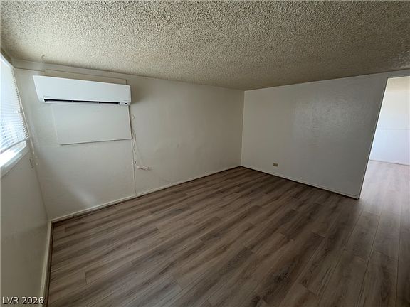 2nd image of 632 5th St APT B