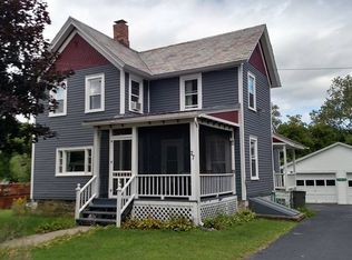 27 Elm St, Granville, NY 12832