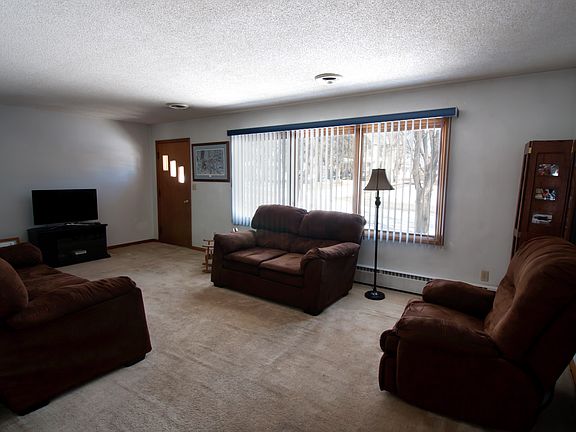 4th image of 404 W Main St