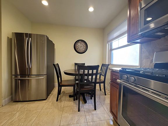 4th image of 256-16 60th Ave #2-569