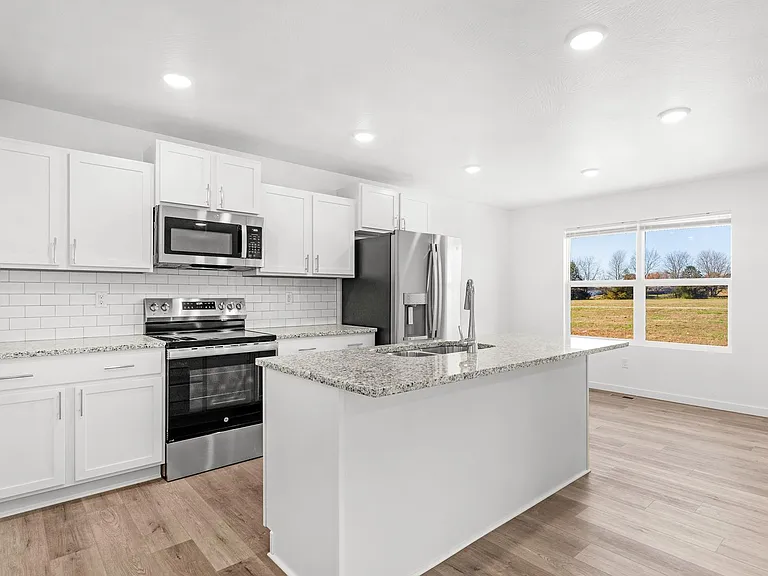803 Lambert Cir — Photo 2