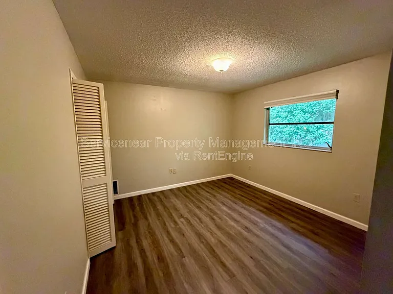423 Whispering Oaks Ct — Photo 15