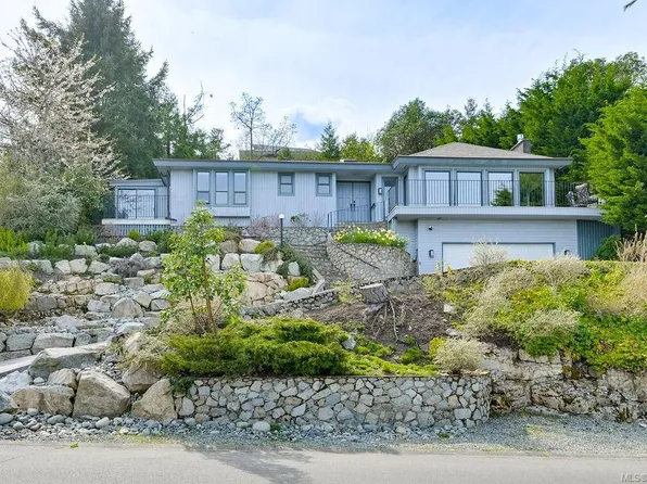 8870 Forest Park Dr, North Saanich, BC V8L 4E9
