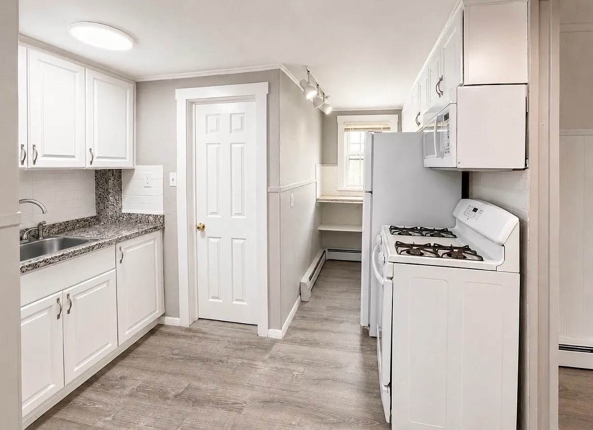 Studio, 475 sqft, $1,725 — Photo 3