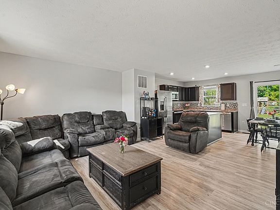 2nd image of 156 Wooded Ridge Dr