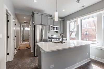 1st image of 3139 N Oakley Ave #3
