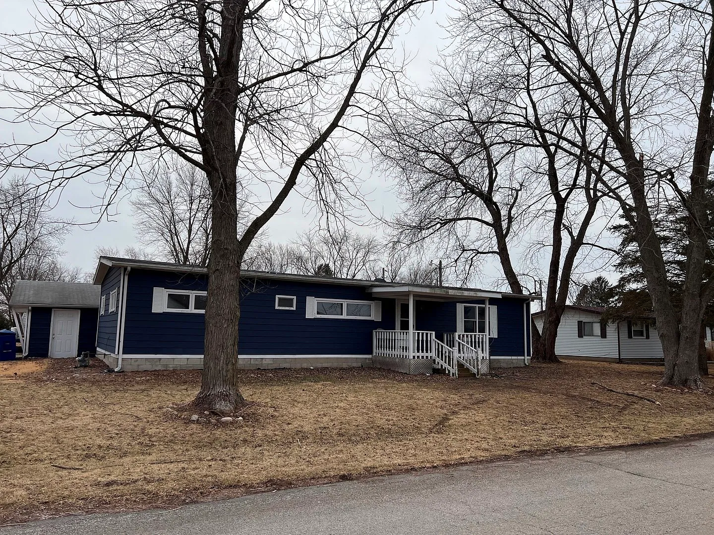 701 Pearl St photo 1