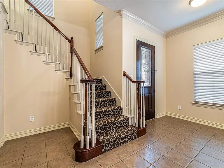 1475 Cambridge Dr — Photo 8