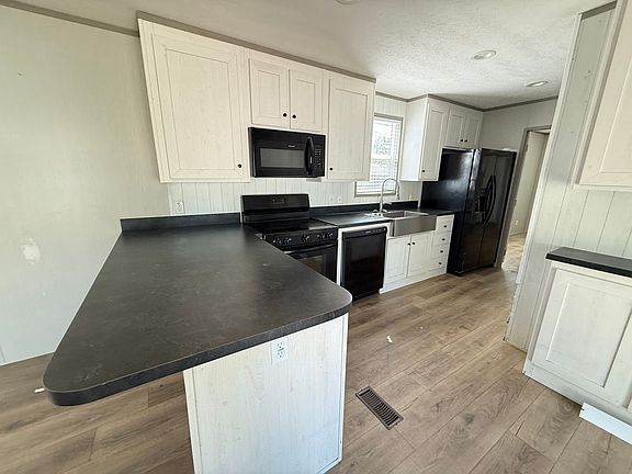 3rd image of 915 Southline St Space 4