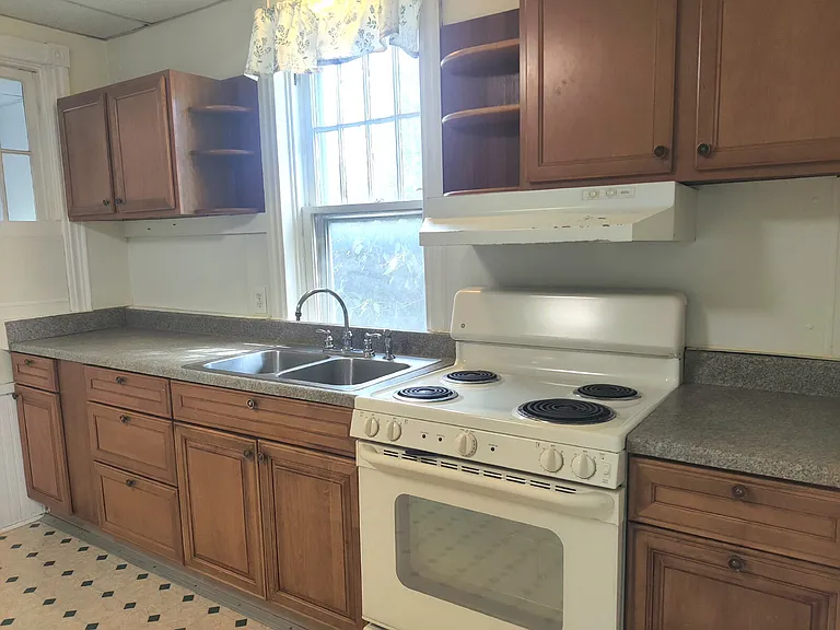 122 Hanover St — Photo 3
