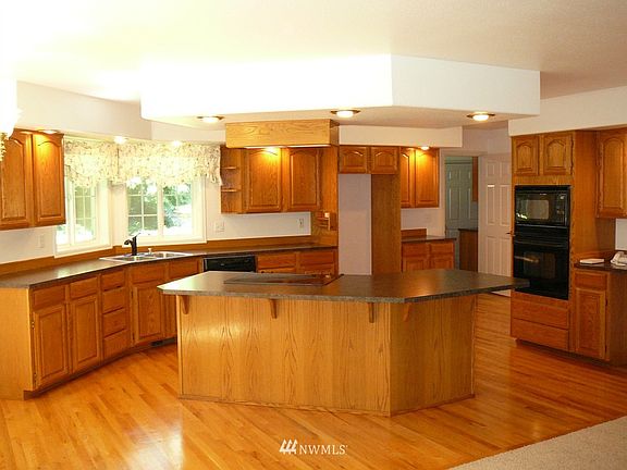 4th image of 7711 Champagne Lane NW
