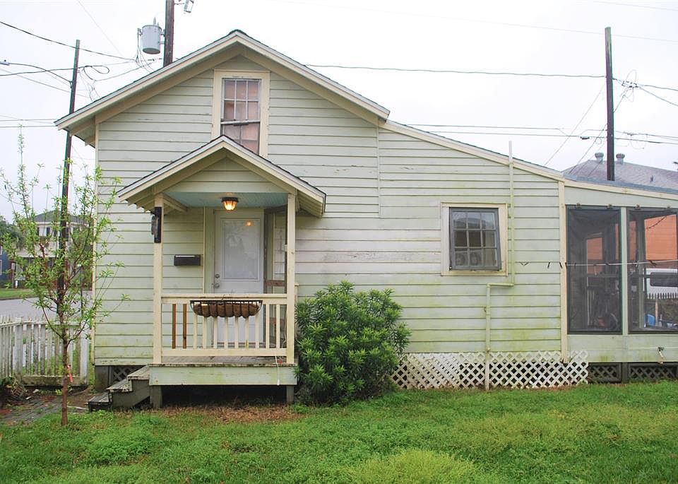 1st image of 611 13th St