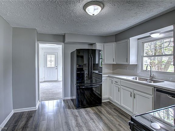 3rd image of 216 Water St
