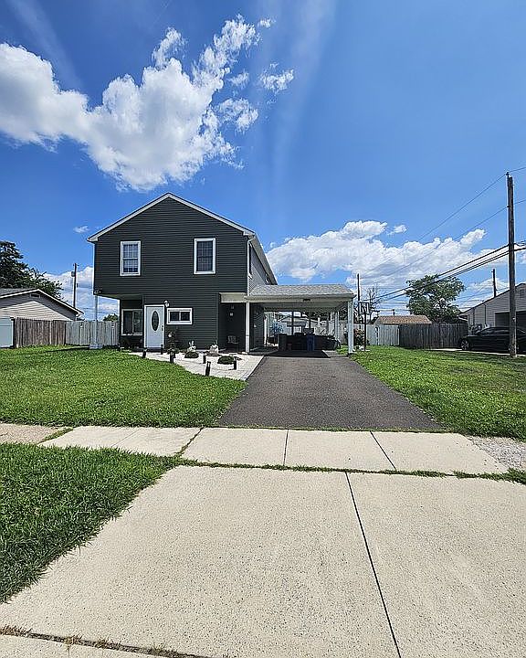 1st image of 12 Crescent Ln