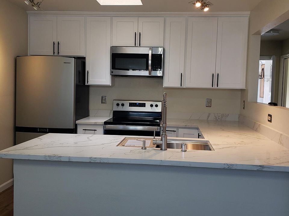 2nd image of 452 Norfolk Dr