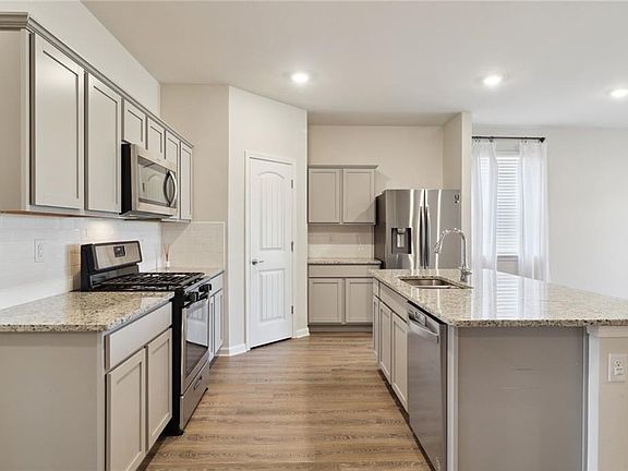 4th image of 4414 Marais River Dr