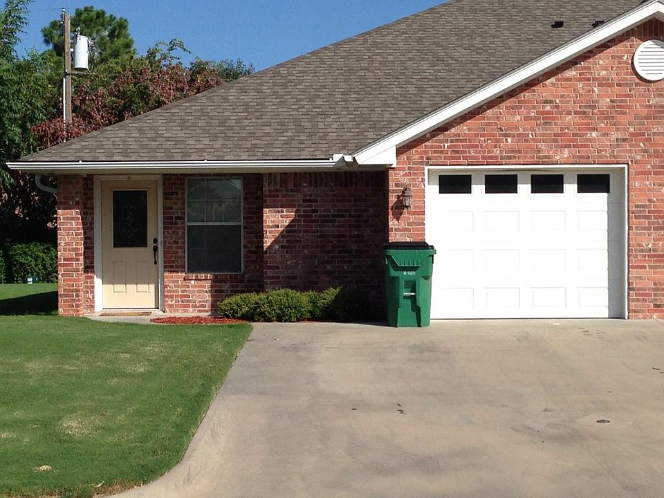 1st image of 211 Bluebonnet St